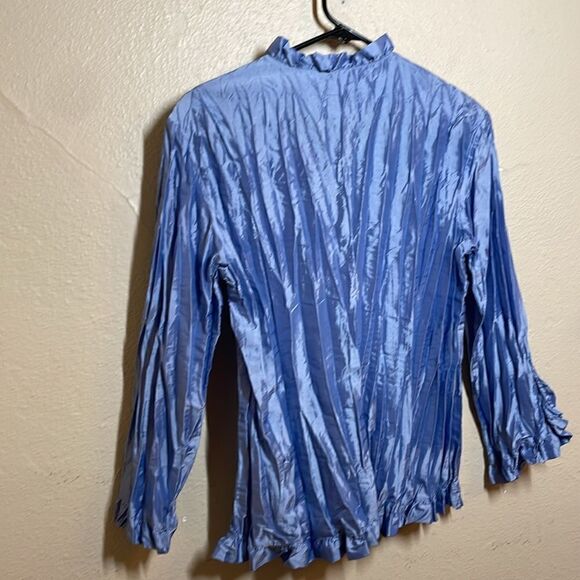 Periwinkle Blouse Glass look faceted buttons, crinkle, taffeta look Small - Picture 8 of 13